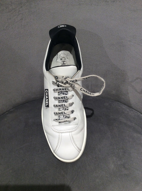 Chanel Black/White Leather Weekender Lace Up Low Top Sneakers Size 40 at  1stDibs