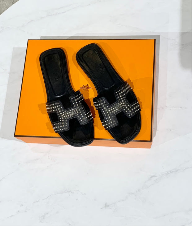 Hermès legend grommet stud H sandals 35/5