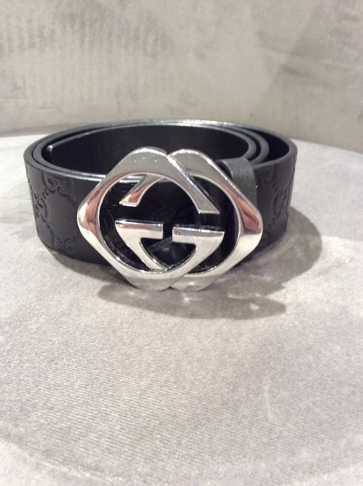 Black Gucci belt with silver hardware size 95