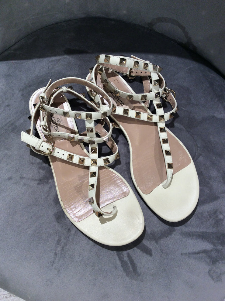 Valentino Garavani Rockstud Flip Flop Leather Sandal in Ivory Size 6/36