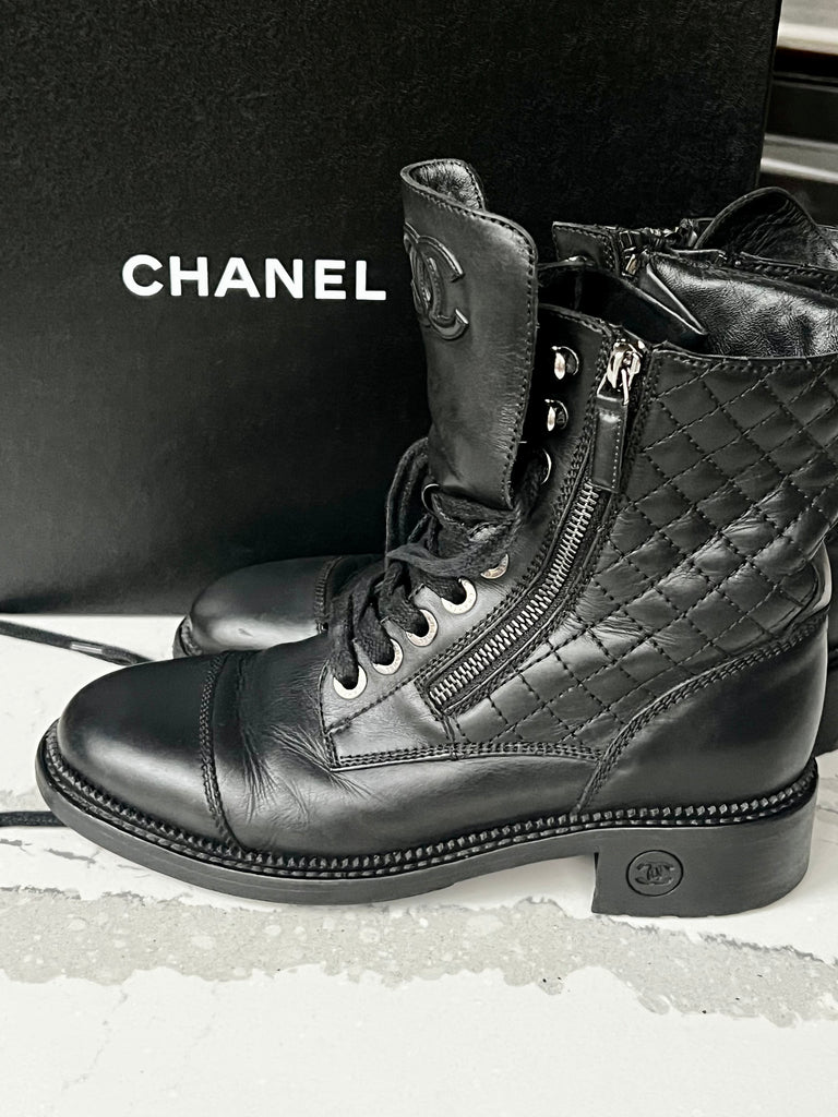 CHANEL Shiny Lambskin Quilted Lace Up Combat Boots 39.5 Grey Black 936254