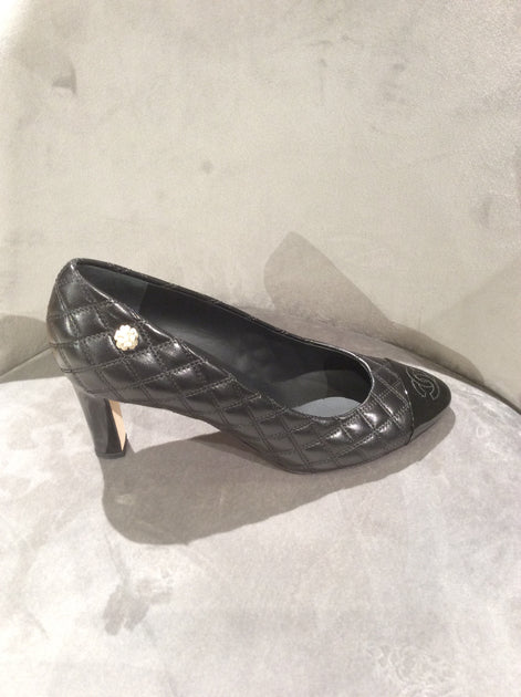 Chanel Black Quilted Pumps Size 9/39 – The Find