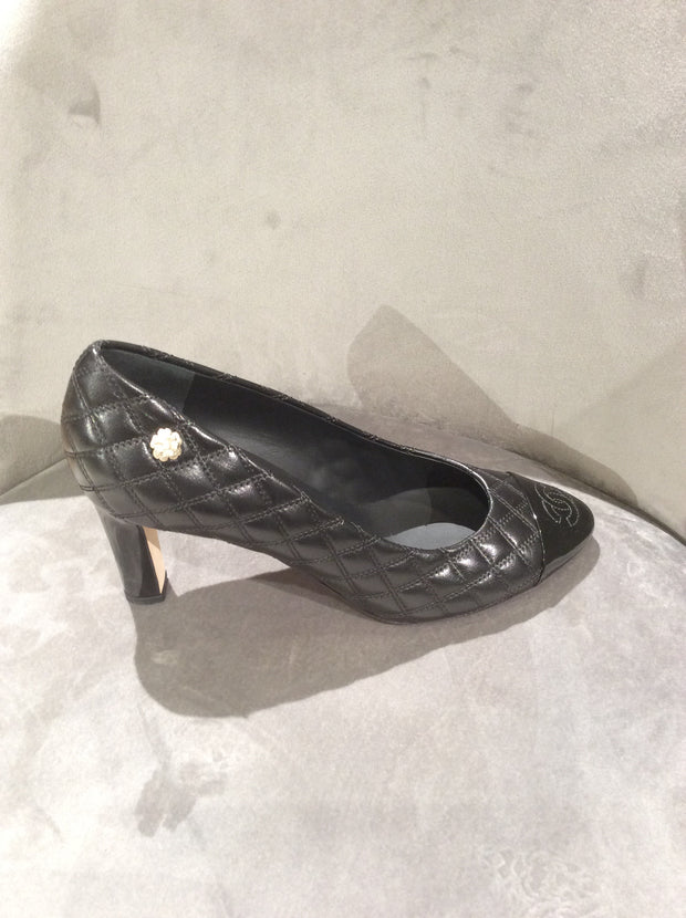 Chanel Black Quilted Pumps Size 9/39