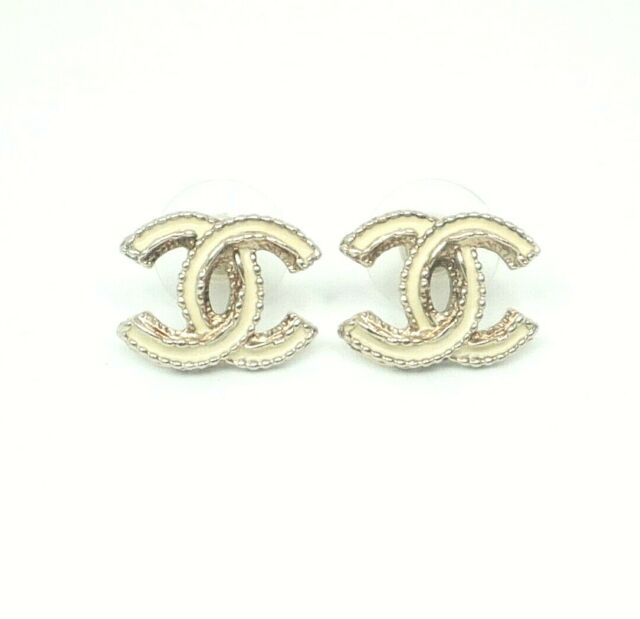 Chanel Vintage Diamond Square Clip On Gold Metal Enamel Earrings Golden  ref.896771 - Joli Closet